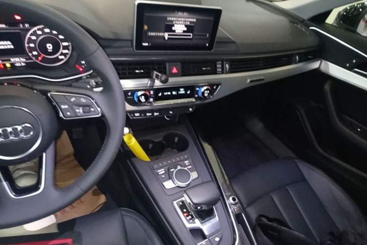 Used Audi A4L 2018 30th Anniversary Edition 40 TFSI Fashion Model Audio And AC Panel