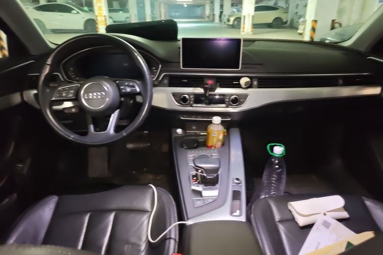 Used Audi A4L 2018 30th Anniversary Edition 40 TFSI Fashion Model Center Console