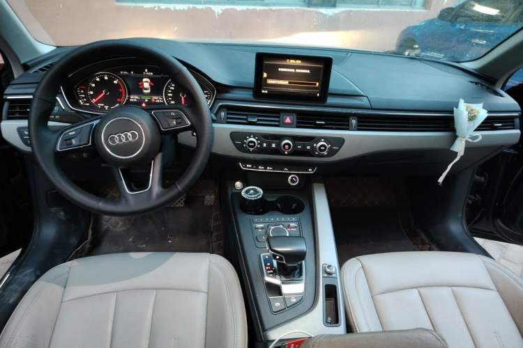 Used Audi A4L 2018 30th Anniversary Edition 40 TFSI Trendy Model Center Console