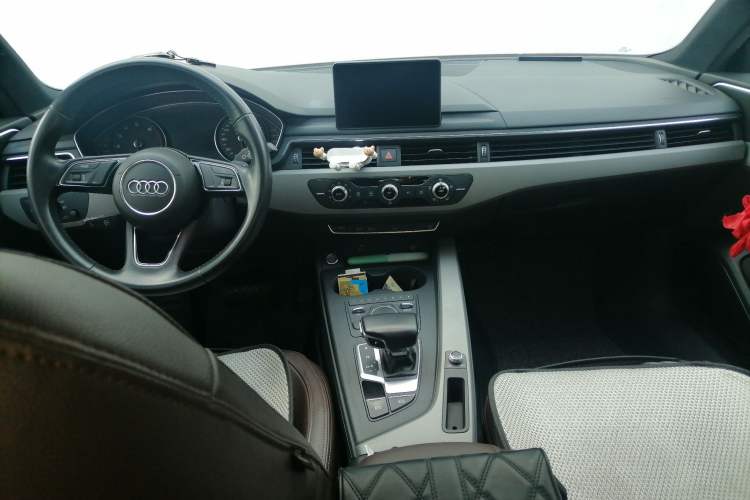Used Audi A4L 2018 30th Anniversary Edition 40 TFSI Trendy Model Center Console