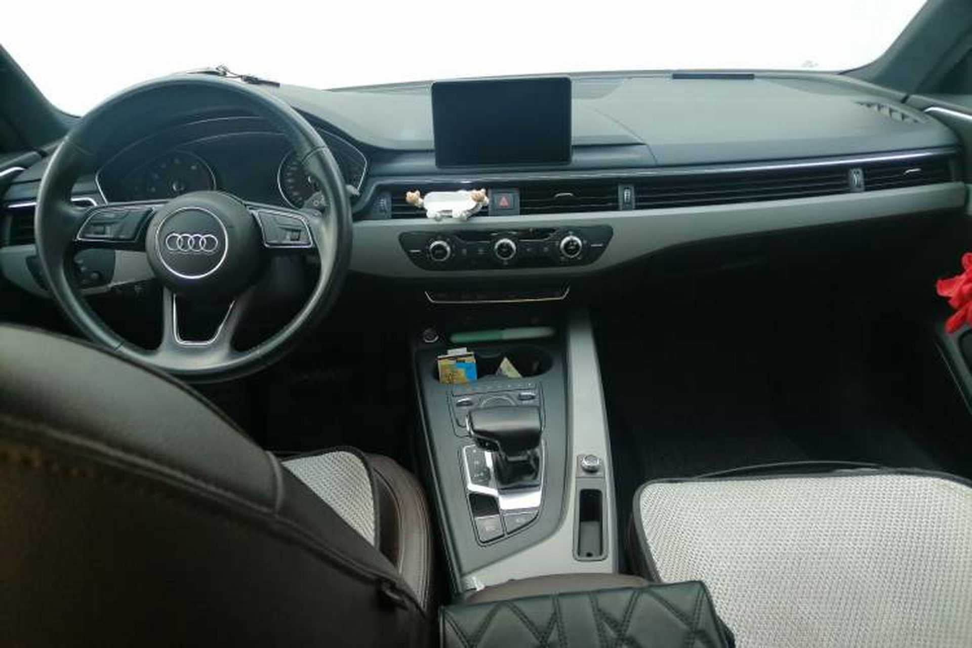 Used Audi A4L 2018 30th Anniversary Edition 40 TFSI Trendy Model Center Console