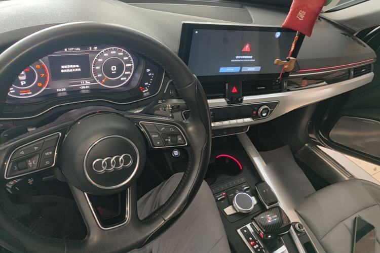 Used Audi A4L 2018 30th Anniversary Edition 40 TFSI Fashion Model Center Console