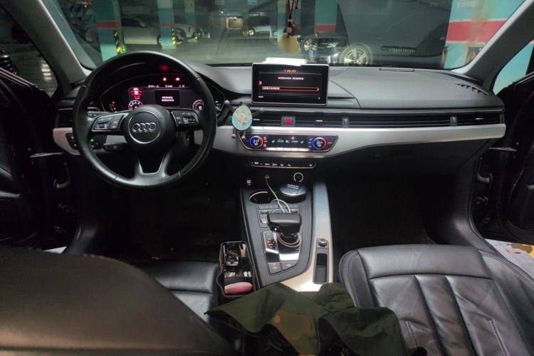 Used Audi A4L 2018 30th Anniversary Edition 40 TFSI Fashion Model Center Console