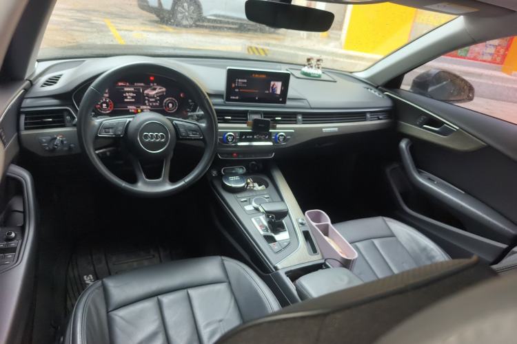 Used Audi A4L 2018 30th Anniversary Edition 40 TFSI Fashion Model Center Console