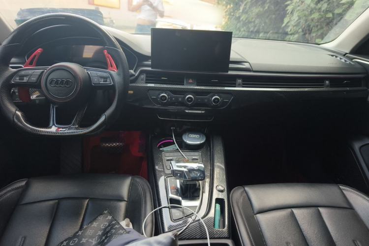Used Audi A4L 2018 30th Anniversary Edition 30 TFSI Ambition Model Center Console