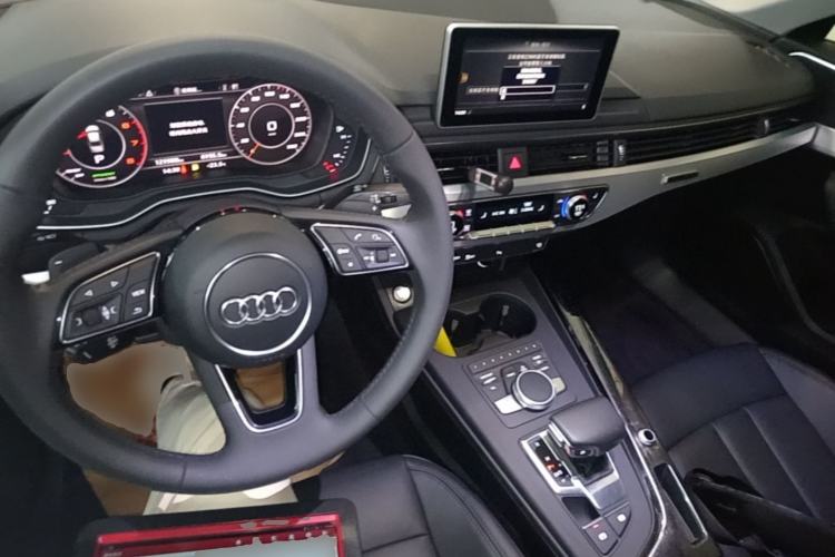Used Audi A4L 2018 30th Anniversary Edition 40 TFSI Fashion Model Center Console