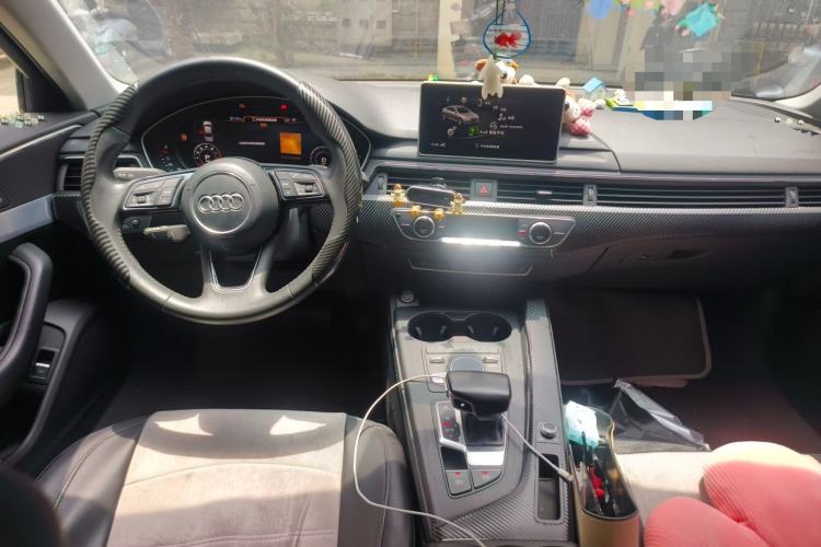 Used Audi A4L 2018 30th Anniversary Edition 40 TFSI Fashion Model Center Console