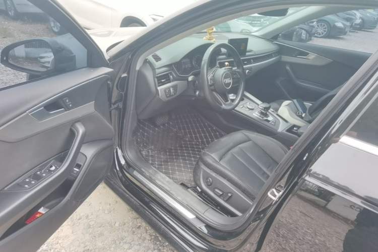 Used Audi A4L 2018 30th Anniversary Edition 40 TFSI Trendy Model Driver Seat