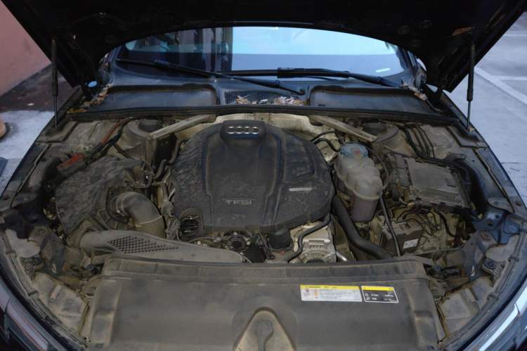 Used Audi A4L 2018 30th Anniversary Edition 40 TFSI Fashion Model Engine Bay