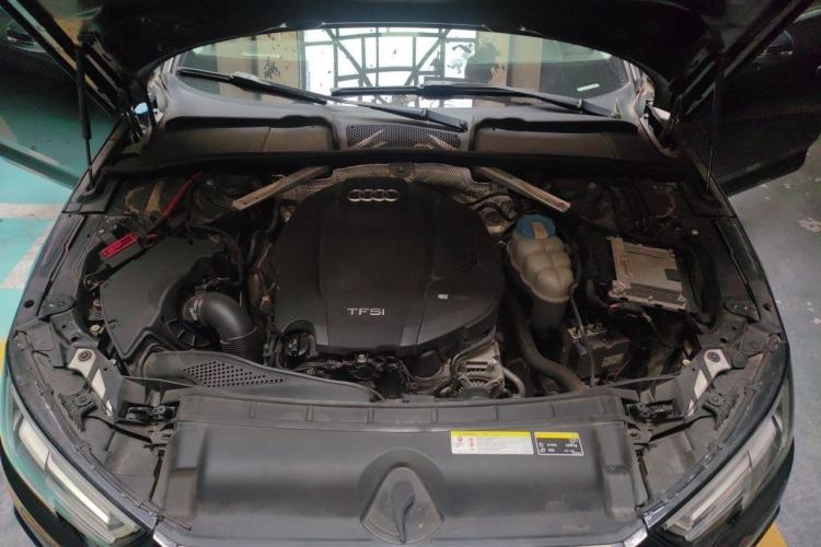 Used Audi A4L 2018 30th Anniversary Edition 40 TFSI Fashion Model Engine Bay