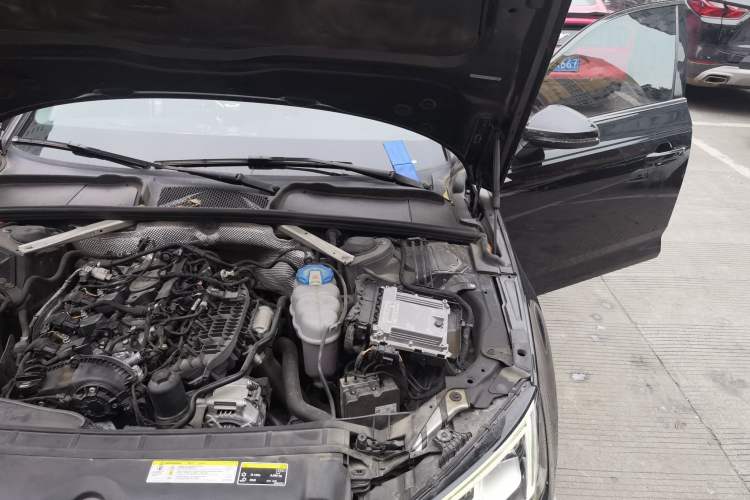Used Audi A4L 2018 30th Anniversary Edition 40 TFSI Trendy Model Engine Bay Left