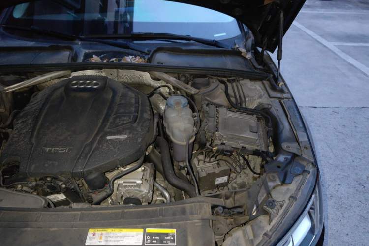 Used Audi A4L 2018 30th Anniversary Edition 40 TFSI Fashion Model Engine Bay Left