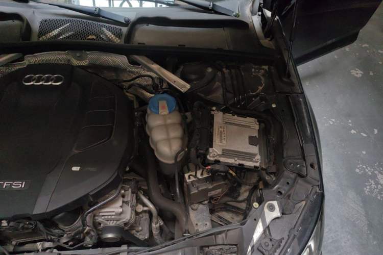 Used Audi A4L 2018 30th Anniversary Edition 40 TFSI Fashion Model Engine Bay Left