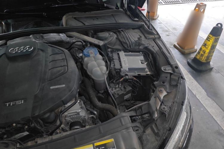 Used Audi A4L 2018 30th Anniversary Edition 40 TFSI Trendy Model Engine Bay Left