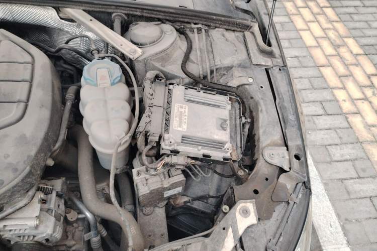 Used Audi A4L 2018 30th Anniversary Edition 40 TFSI Trendy Model Engine Bay Left