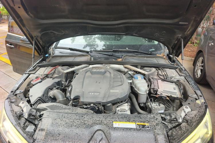 Used Audi A4L 2018 30th Anniversary Edition 40 TFSI Fashion Model Engine Bay
