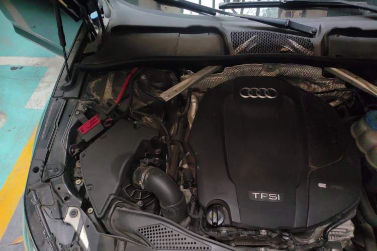 Used Audi A4L 2018 30th Anniversary Edition 40 TFSI Fashion Model Engine Bay Right