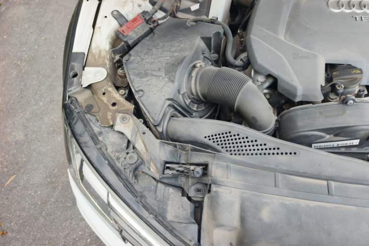 Used Audi A4L 2018 30th Anniversary Edition 30 TFSI Ambition Model Engine Bay Right