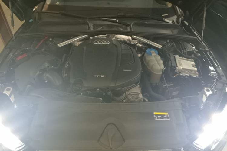 Used Audi A4L 2018 30th Anniversary Edition 40 TFSI Fashion Model Engine Bay