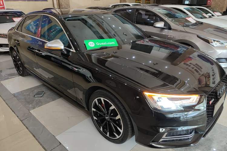Used Audi A4L 2018 30th Anniversary Edition 40 TFSI Fashion Model Front Right 45 Deg