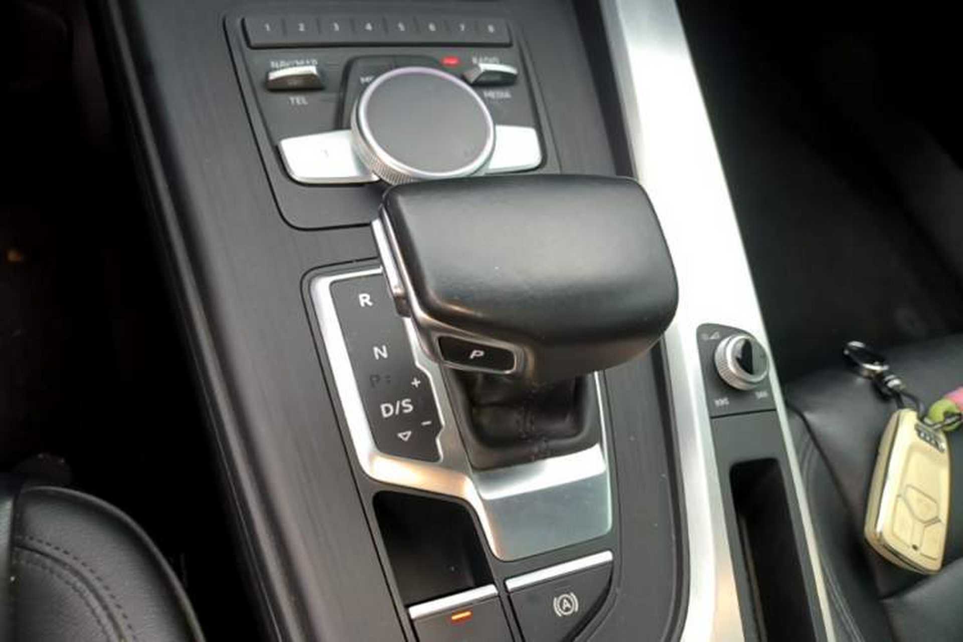 Used Audi A4L 2018 30th Anniversary Edition 40 TFSI Fashion Model Gear Lever