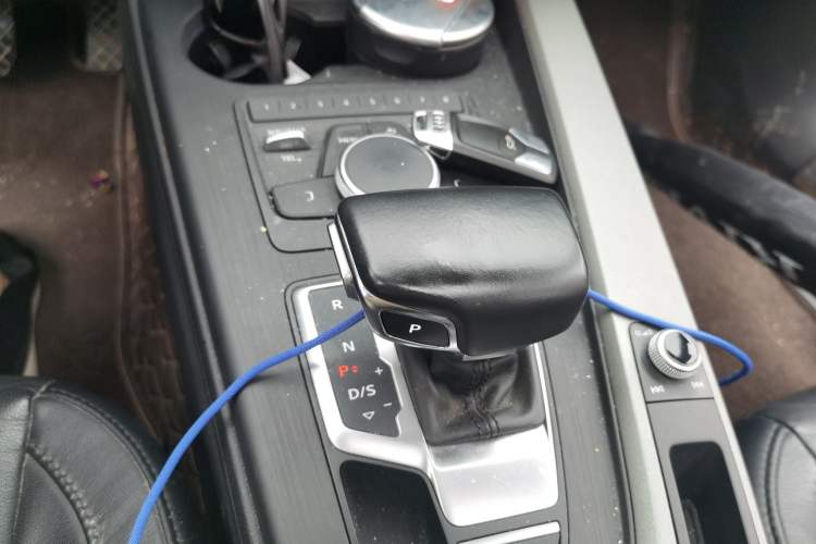 Used Audi A4L 2018 30th Anniversary Edition 40 TFSI Trendy Model Gear Lever