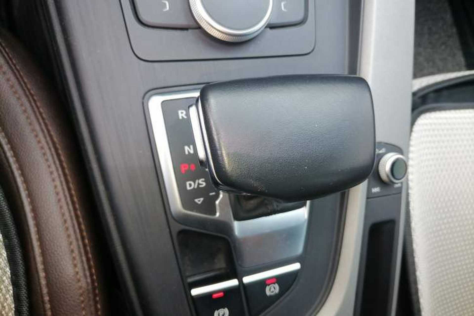 Used Audi A4L 2018 30th Anniversary Edition 40 TFSI Trendy Model Gear Lever