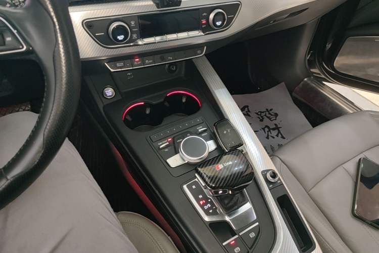 Used Audi A4L 2018 30th Anniversary Edition 40 TFSI Fashion Model Gear Lever