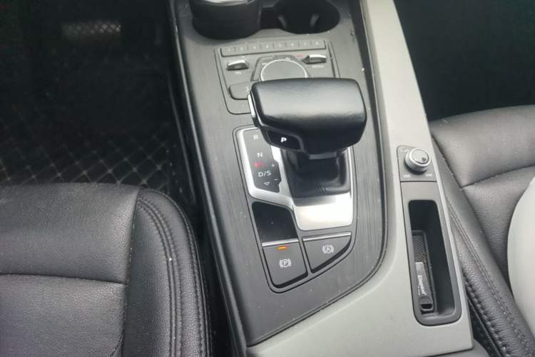 Used Audi A4L 2018 30th Anniversary Edition 40 TFSI Trendy Model Gear Lever
