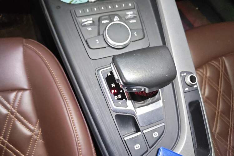 Used Audi A4L 2018 30th Anniversary Edition 40 TFSI Trendy Model Gear Lever