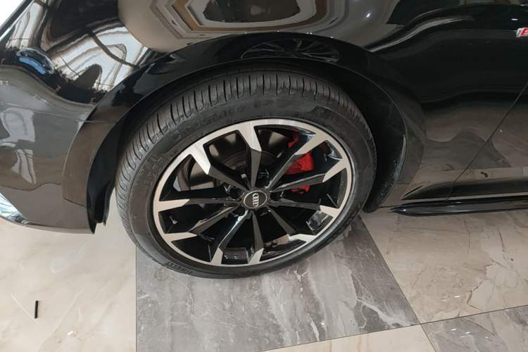 Used Audi A4L 2018 30th Anniversary Edition 40 TFSI Fashion Model Left Front Wheel Hub