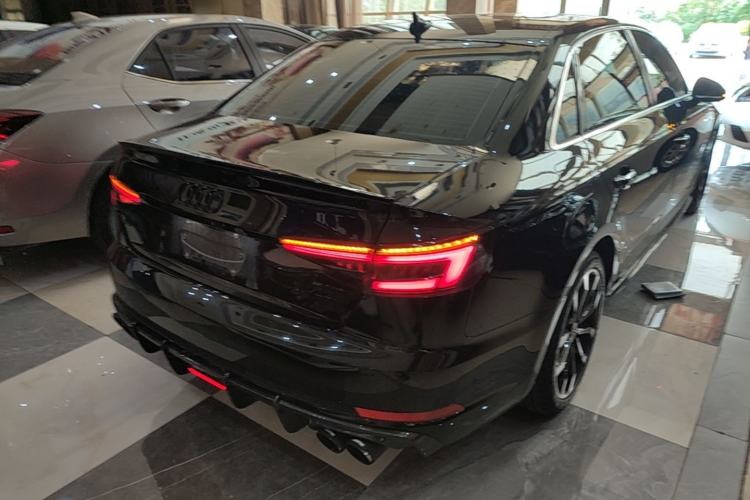 Used Audi A4L 2018 30th Anniversary Edition 40 TFSI Fashion Model Rear Right 45 Deg