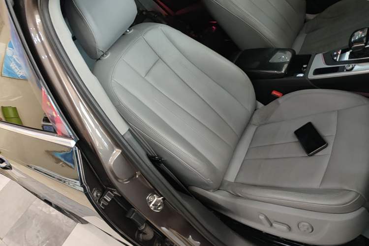 Used Audi A4L 2018 30th Anniversary Edition 40 TFSI Fashion Model Right Front Seat