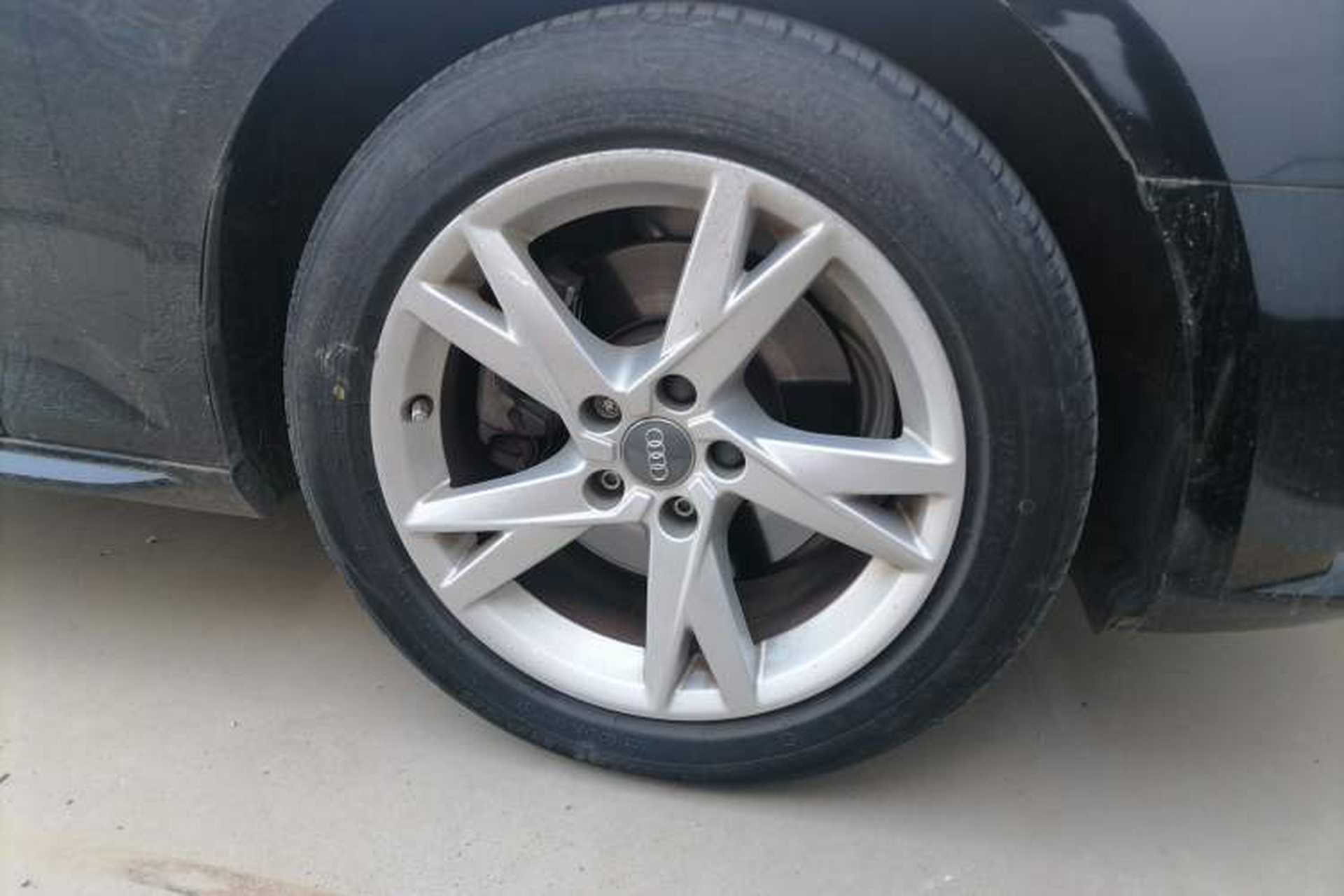 Used Audi A4L 2018 30th Anniversary Edition 40 TFSI Trendy Model Right Front Wheel Hub
