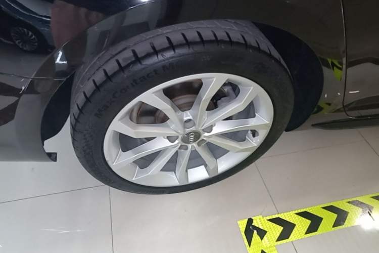 Used Audi A4L 2018 30th Anniversary Edition 40 TFSI Fashion Model Right Rear Wheel Hub