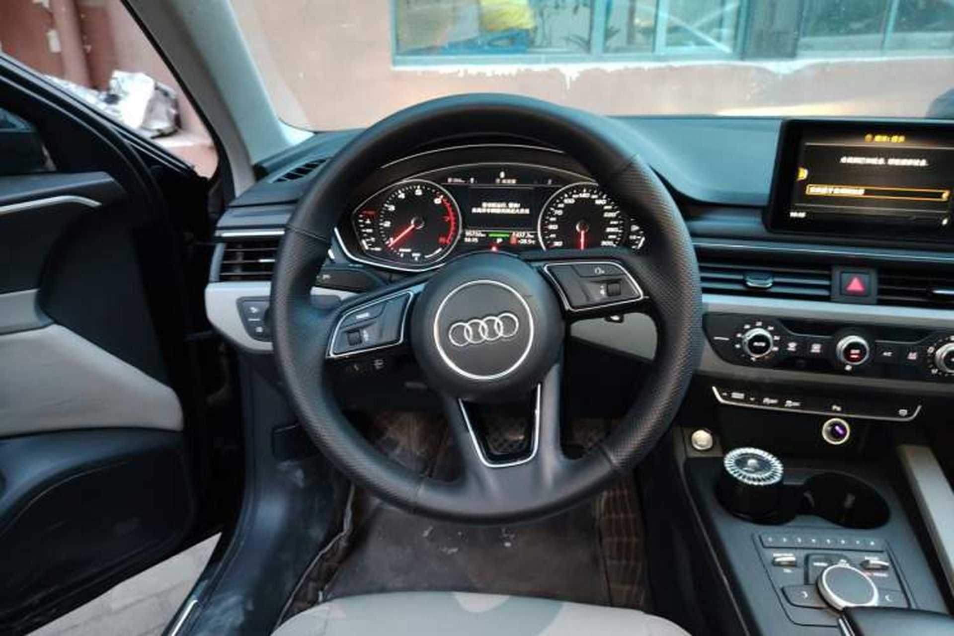Used Audi A4L 2018 30th Anniversary Edition 40 TFSI Trendy Model Steering Wheel