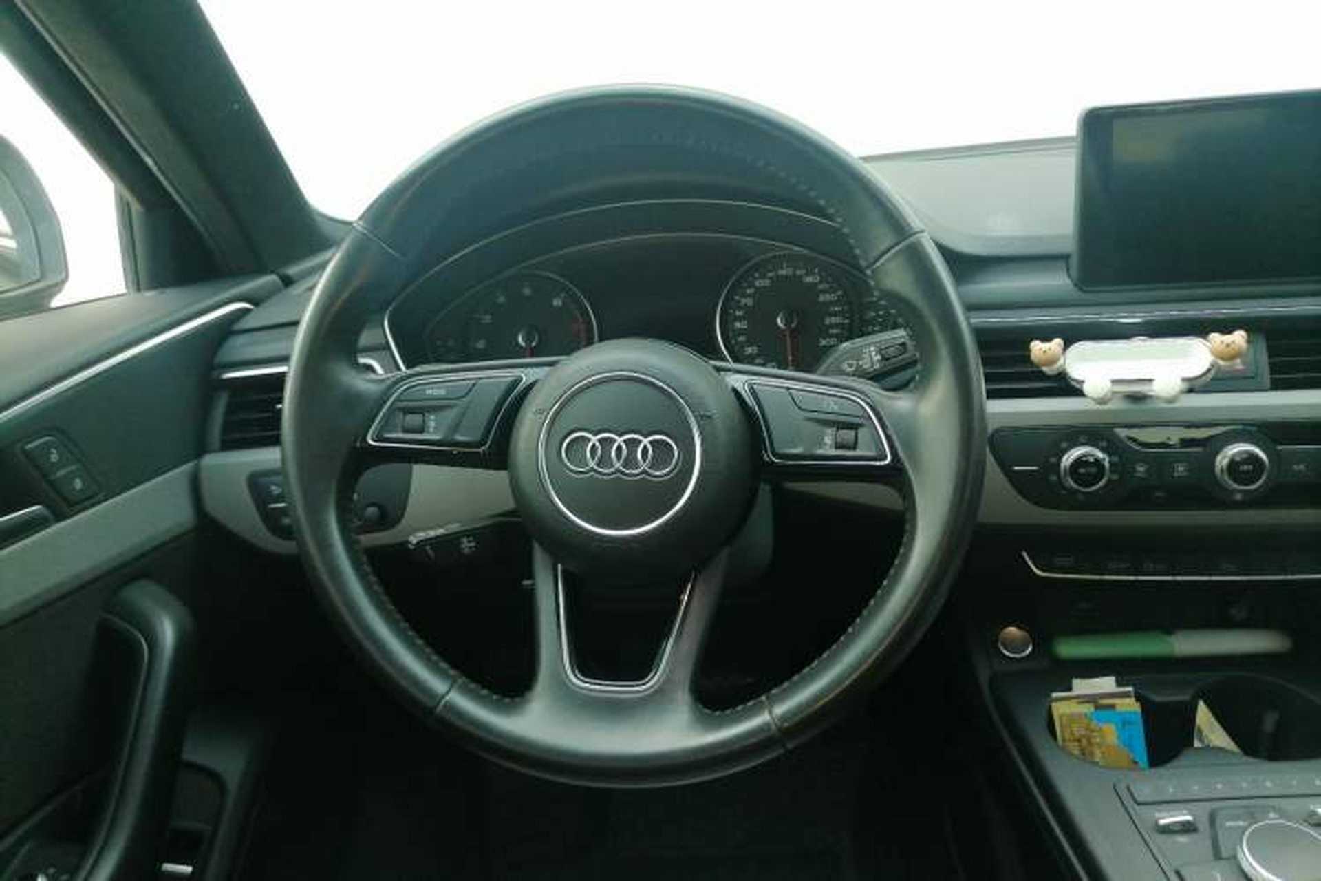 Used Audi A4L 2018 30th Anniversary Edition 40 TFSI Trendy Model Steering Wheel