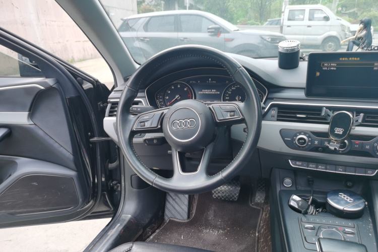 Used Audi A4L 2018 30th Anniversary Edition 40 TFSI Trendy Model Steering Wheel