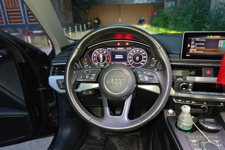 Used Audi A4L 2018 30th Anniversary Edition 40 TFSI Fashion Model Steering Wheel