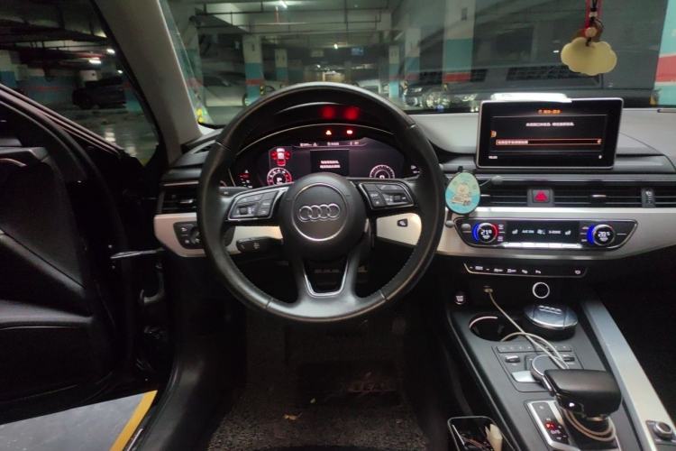 Used Audi A4L 2018 30th Anniversary Edition 40 TFSI Fashion Model Steering Wheel