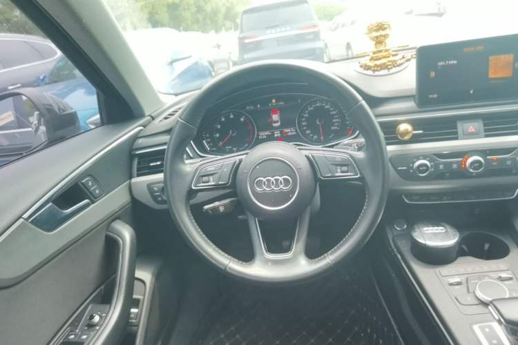 Used Audi A4L 2018 30th Anniversary Edition 40 TFSI Trendy Model Steering Wheel
