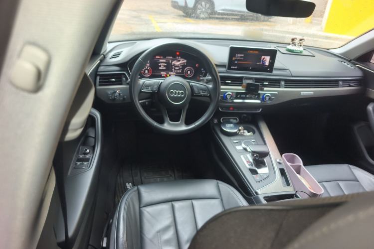 Used Audi A4L 2018 30th Anniversary Edition 40 TFSI Fashion Model Steering Wheel
