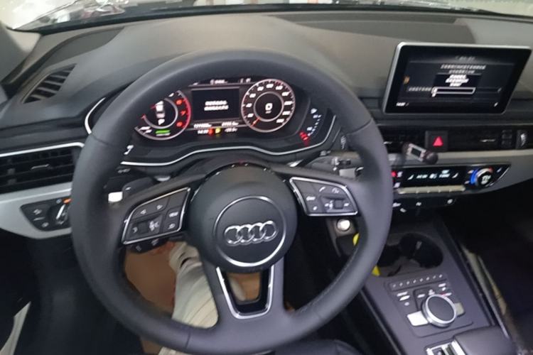 Used Audi A4L 2018 30th Anniversary Edition 40 TFSI Fashion Model Steering Wheel