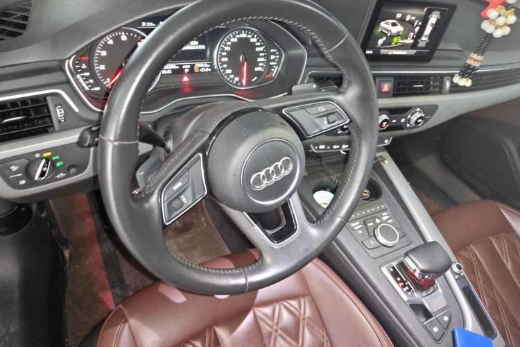 Used Audi A4L 2018 30th Anniversary Edition 40 TFSI Trendy Model Steering Wheel