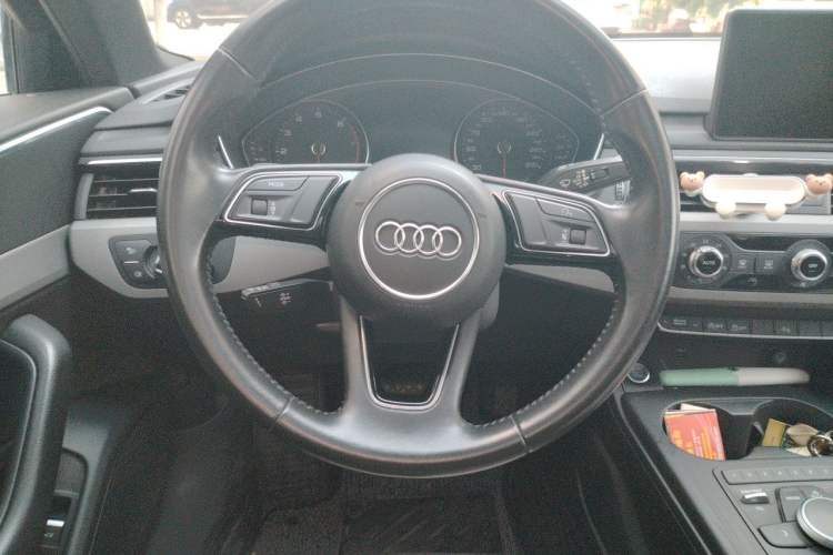 Used Audi A4L 2018 30th Anniversary Edition 40 TFSI Trendy Model Steering Wheel