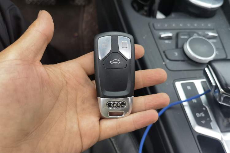 Used Audi A4L 2018 30th Anniversary Edition 40 TFSI Trendy Model Vehicle Key