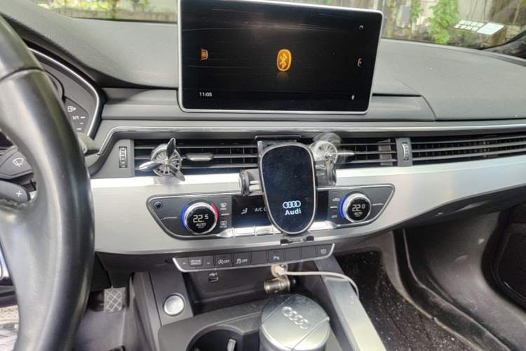 Used Audi A4L 2018 30th Anniversary Edition 40 TFSI Fashion Model Audio And AC Panel