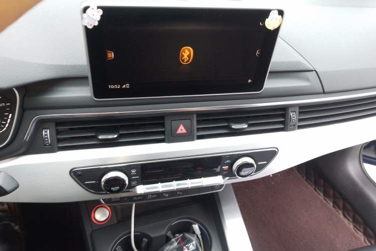 Used Audi A4L 2018 30th Anniversary Edition 40 TFSI Fashion Model Audio And AC Panel