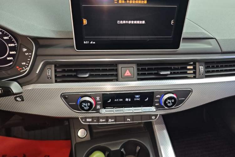 Used Audi A4L 2018 30th Anniversary Edition 40 TFSI Fashion Model Audio And AC Panel