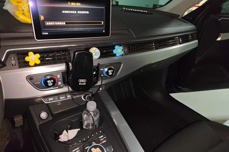 Used Audi A4L 2018 30th Anniversary Edition 40 TFSI Fashion Model Audio And AC Panel